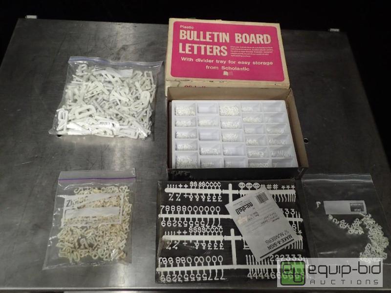 lot 9506 image: Plastic Bulliten Board Letters