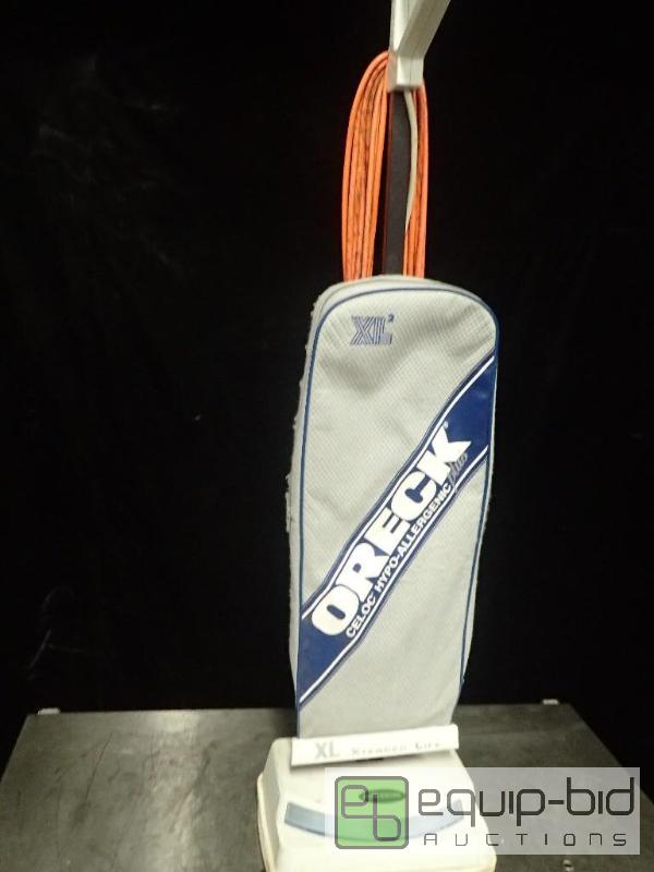 lot 9625 image: Oreck Celoc-Hypo-Allergenic Filtering System Commercial Vacuum