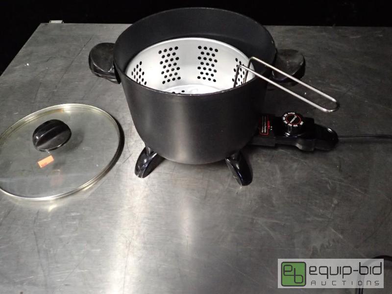 lot 9653 image: Presto Immersible Multi-Cooker