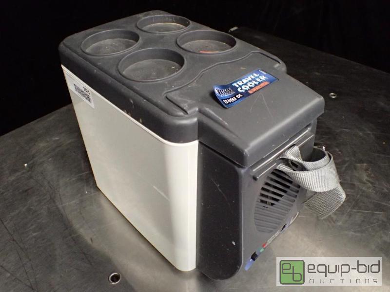 lot 9655 image: Vector Travel Cooler and Warmer
