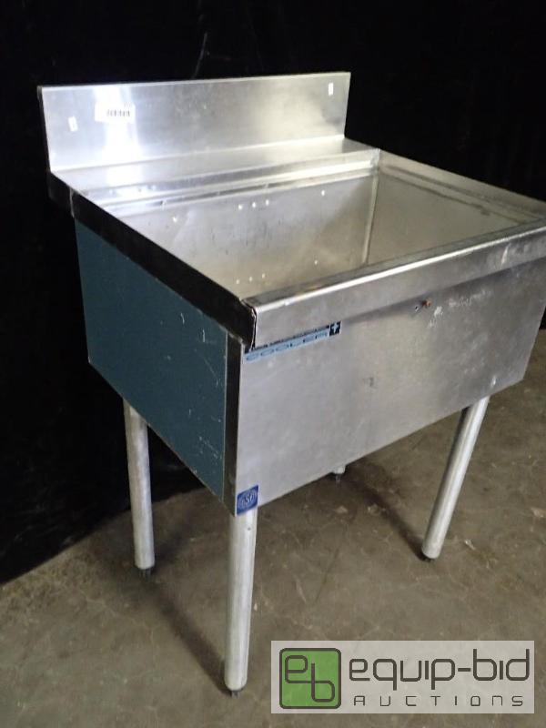 lot 9721 image: La Crosse Cooler Ice Well