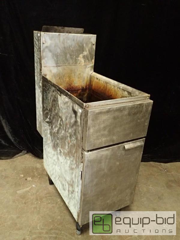 lot 9724 image: Cecilware Natural Gas Fryer