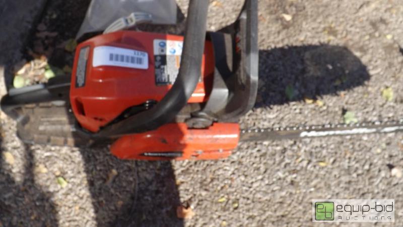 lot 1170 image: Homelite ZR10568 38cc 16 in. Gas Chainsaw