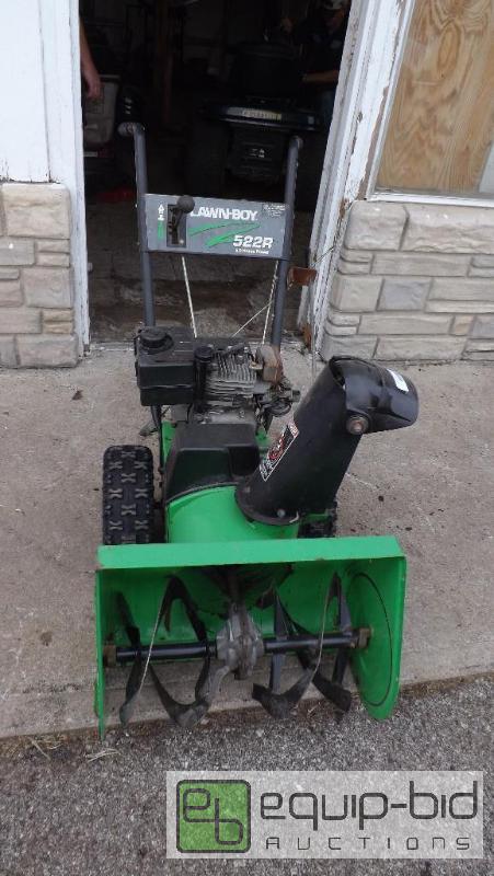 lot 162 image: Lawnboy 522R Snow Blower