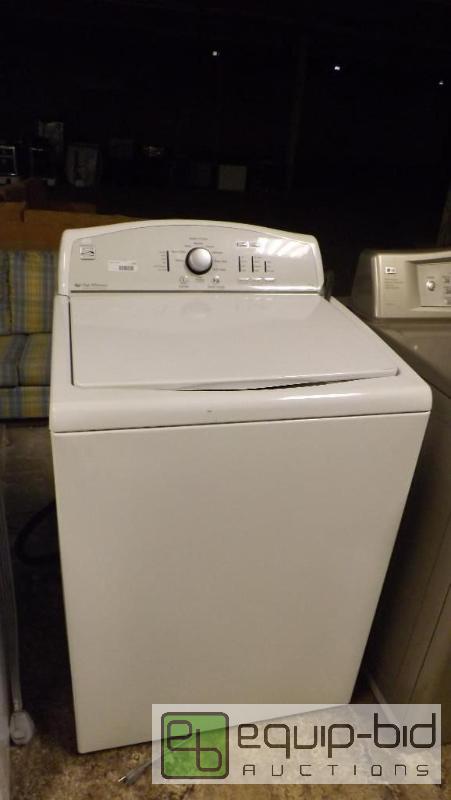 lot 171 image: Kenmore 110.2600 White Top-Load Washing Machine, 4.3 cu. ft