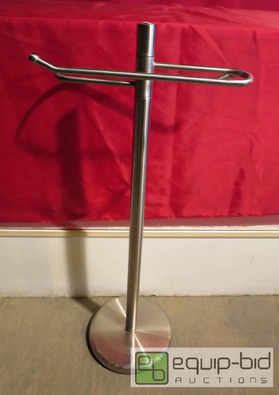 lot 150 image: Towel Rack