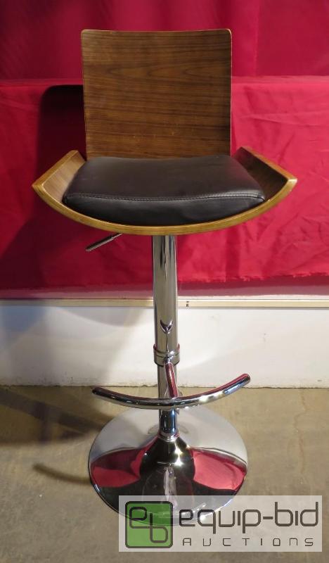 lot 180 image: Adjustable Chair