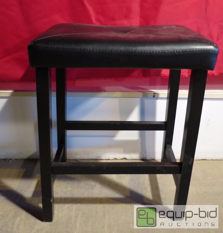 lot 185 image: Bar Stool