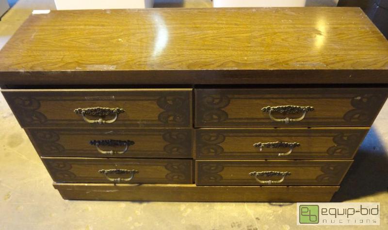 lot 532 image: Dresser for Refurb