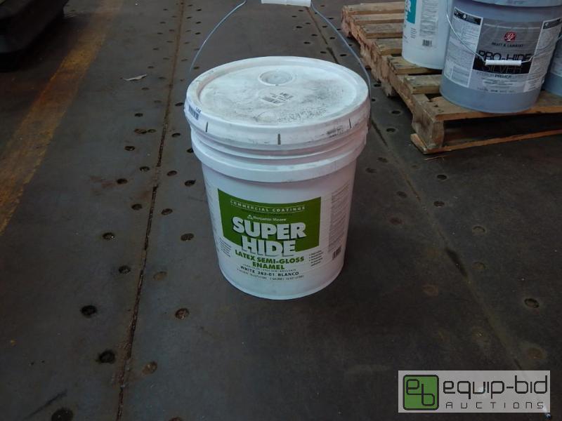 lot 3368 image: Benjamin Moore Super Hide Latex Semi-Gloss Enamel