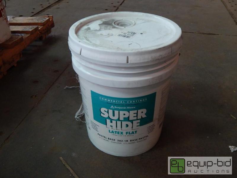 lot 3370 image: Benjamin Moore Super Hide Latex Flat Pastel Base
