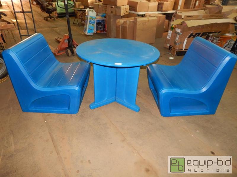lot 3501 image: Sabre Lounge Chairs and Cortech Table