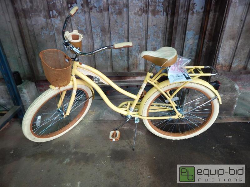 lot 3503 image: Huffy Cruiser Bicycle