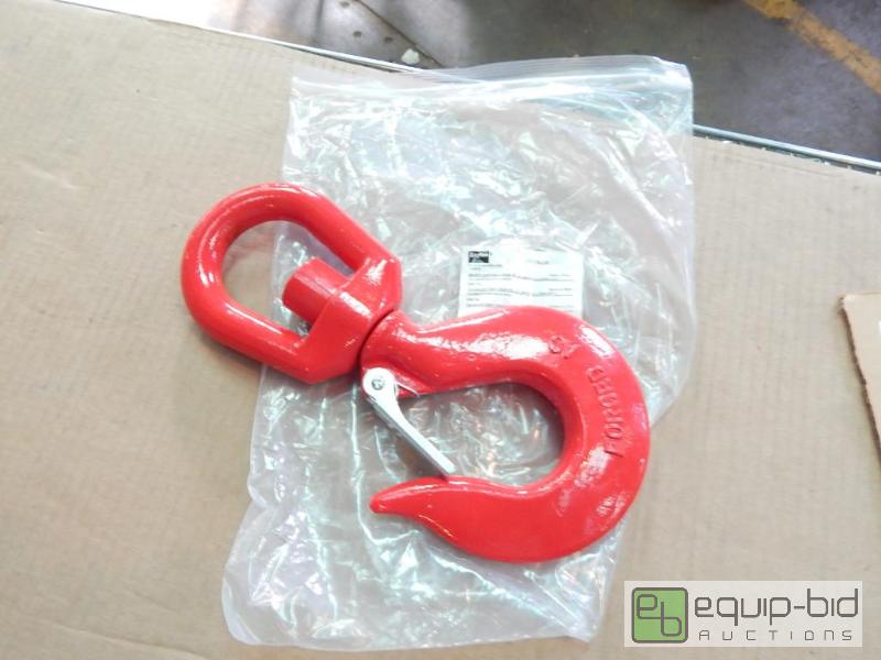 lot 3530 image: Dayton Swivel Hook