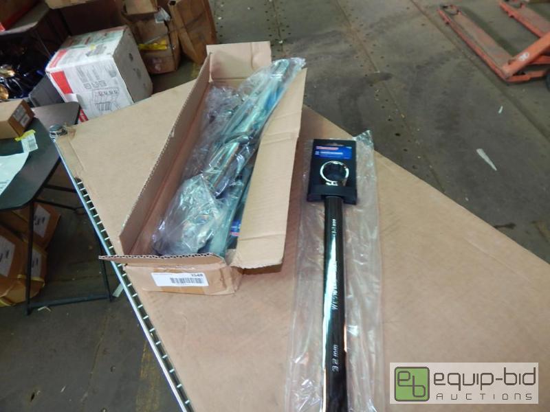 lot 3555 image: Box of 4 Westward Combination Wrenchs
