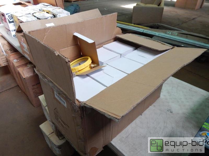 lot 3583 image: Box of Pressure Gauges