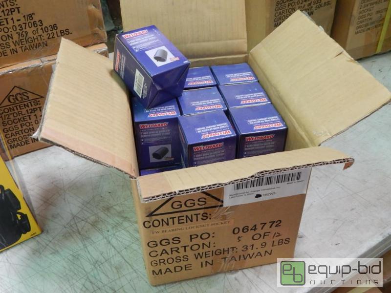 lot 3590 image: Box of Axle Bearing Locknut Socket