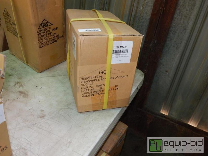 lot 3591 image: Case of Axle Bearing Locknut Socket