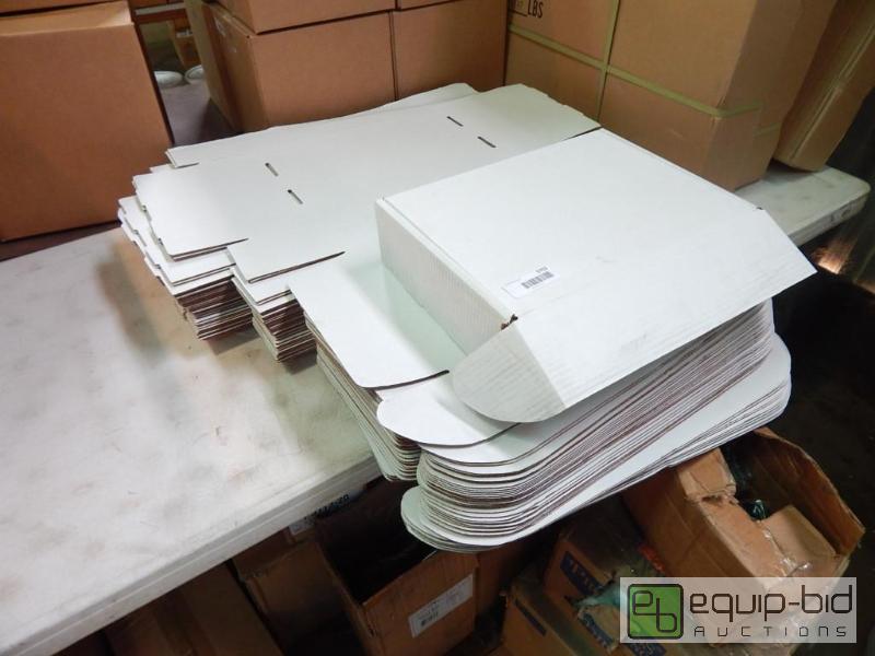 lot 3703 image: Lot of Folding Boxes