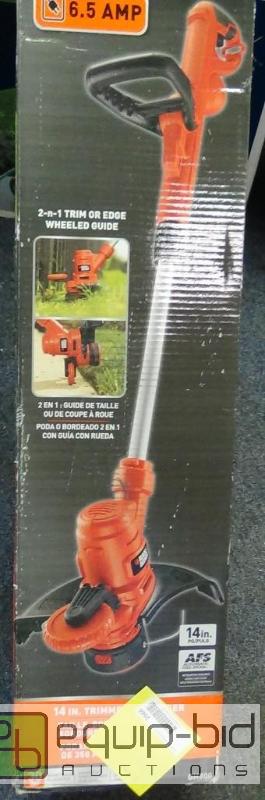 lot 2666 image: Black & Decker GH900 14-Inch String Trimmer and Edger, 6.5 Amp
