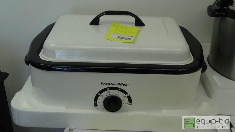 lot 2675 image: Proctor Silex 32190Y 18 Quart Portable Durable CounterTop Roaster Oven White