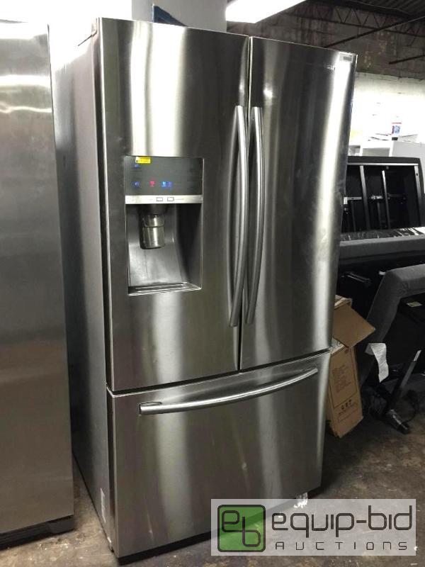 lot 11-81 image: SAMSUNG 31 cu. ft. French Door Refrigerator