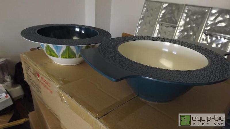 lot 10381 image: New food server...