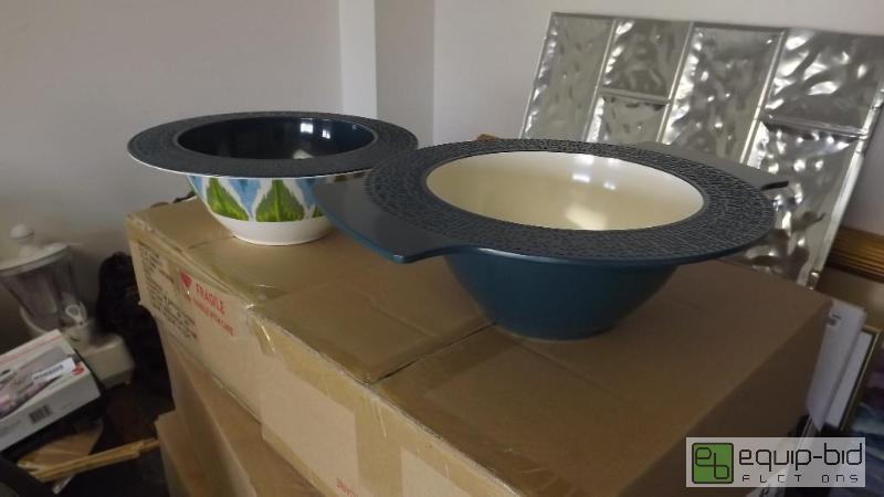 lot 10382 image: New food server...