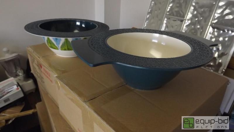lot 10383 image: New food server...