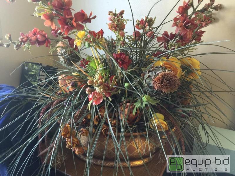 lot 14 image: Nice large floral centerpiece in heavy cerami...