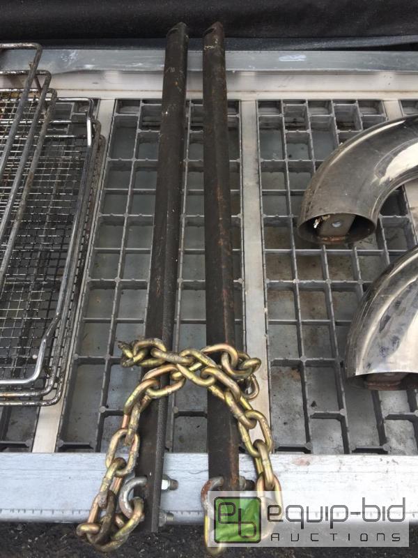 lot 39 image: Pair of stabilizer bars...