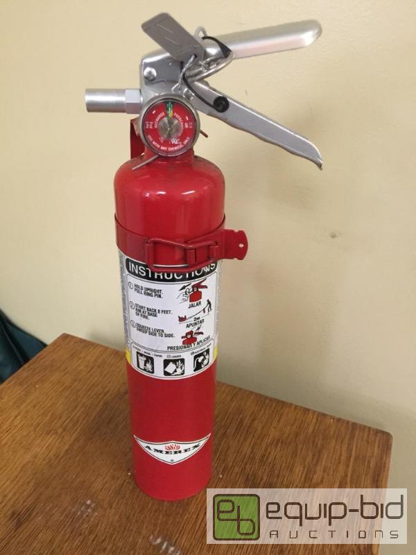 lot 392 image: Fire extinguisher with wall mounting bracket...
