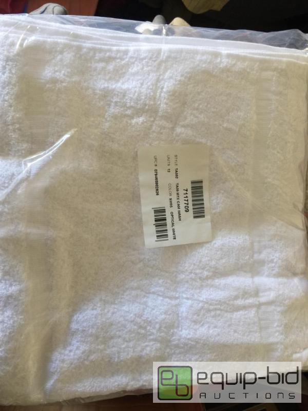 lot 55594 image: A dozen new washcloths...