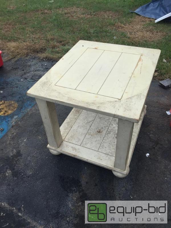lot 6 image: Wood in table...