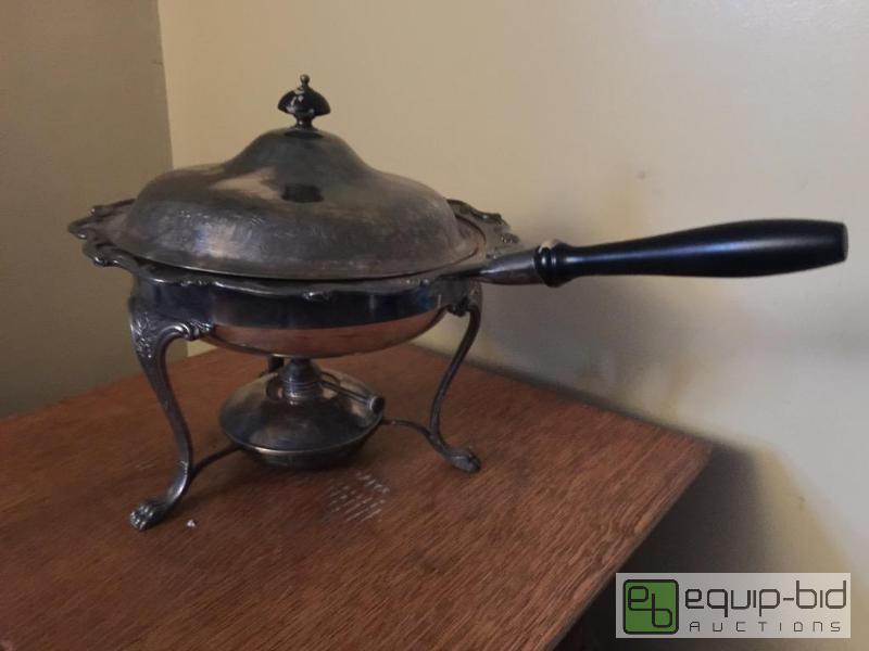 lot 67 image: Nice silverplate chafer with built-in sterno ...