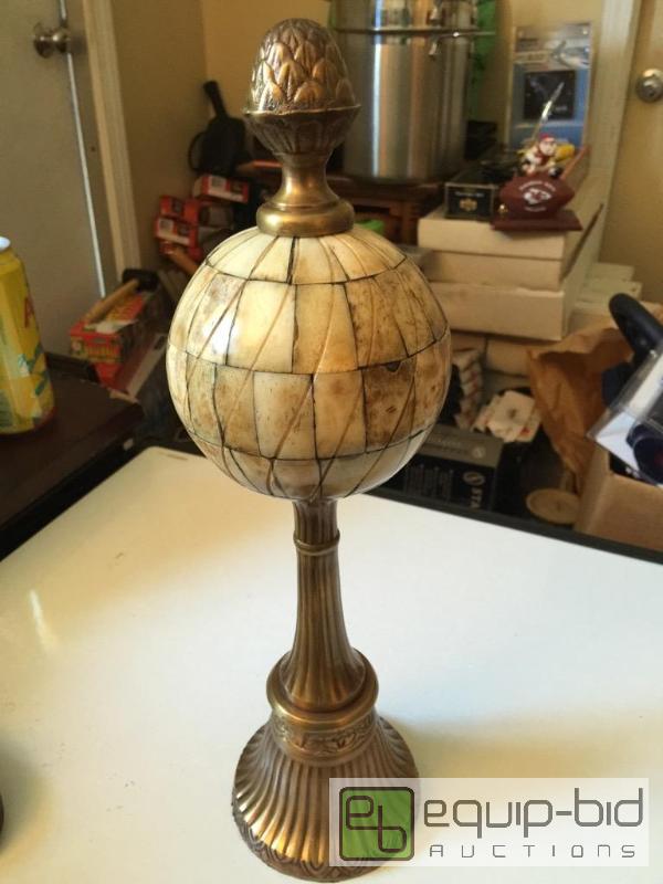 lot 75 image: Very nice 14 inch tall Decour piece...