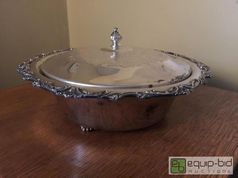 lot 86 image: Nice silverplate server...