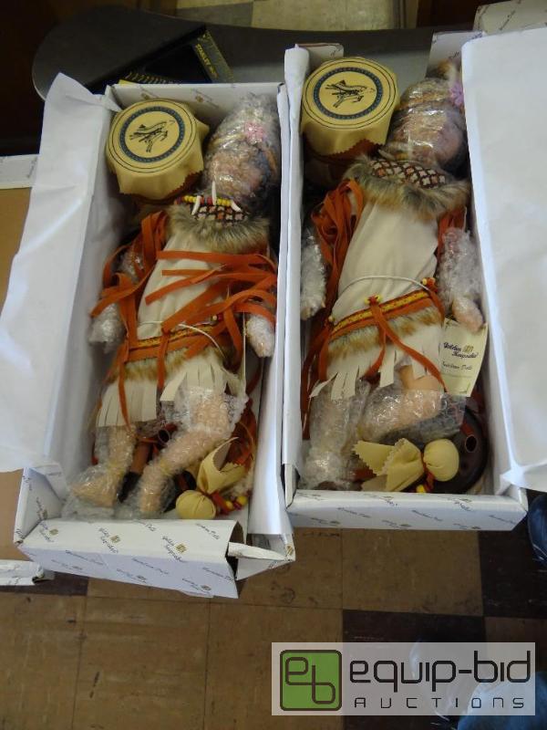 lot 105 image: Lot of 2 ceramic collector Indian dolls in bo...
