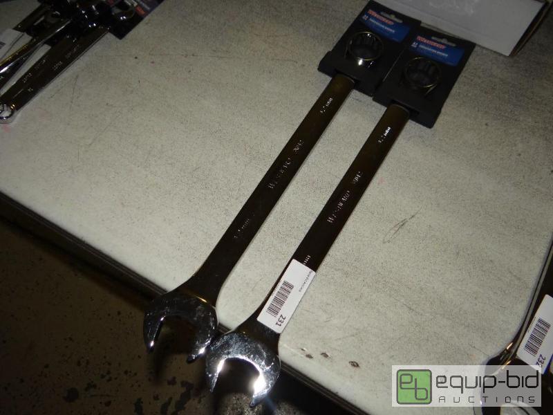 lot 232 image: Lot of 2 new Westward 32mm combination wrench...