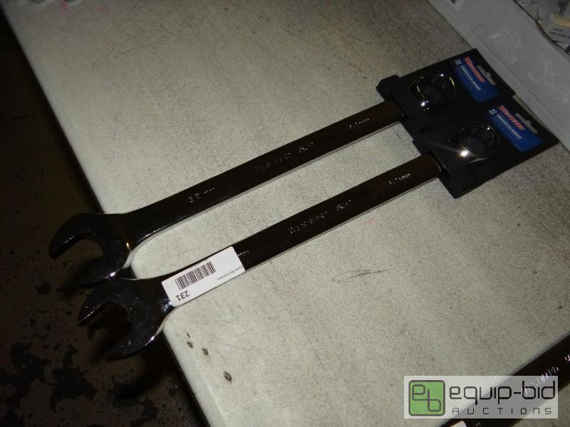 lot 233 image: Lot of 2 new Westward 32mm combination wrench...