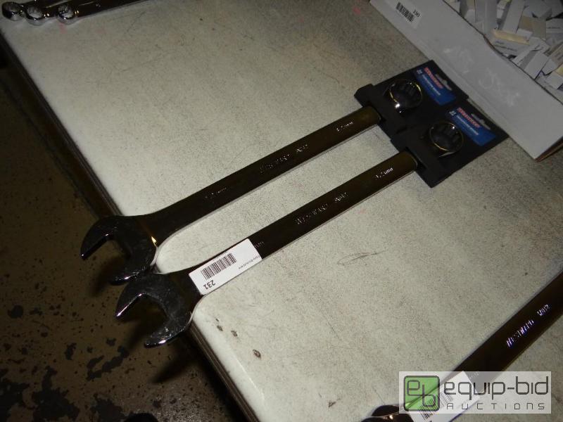 lot 234 image: Lot of 2 new Westward 32mm combination wrench...