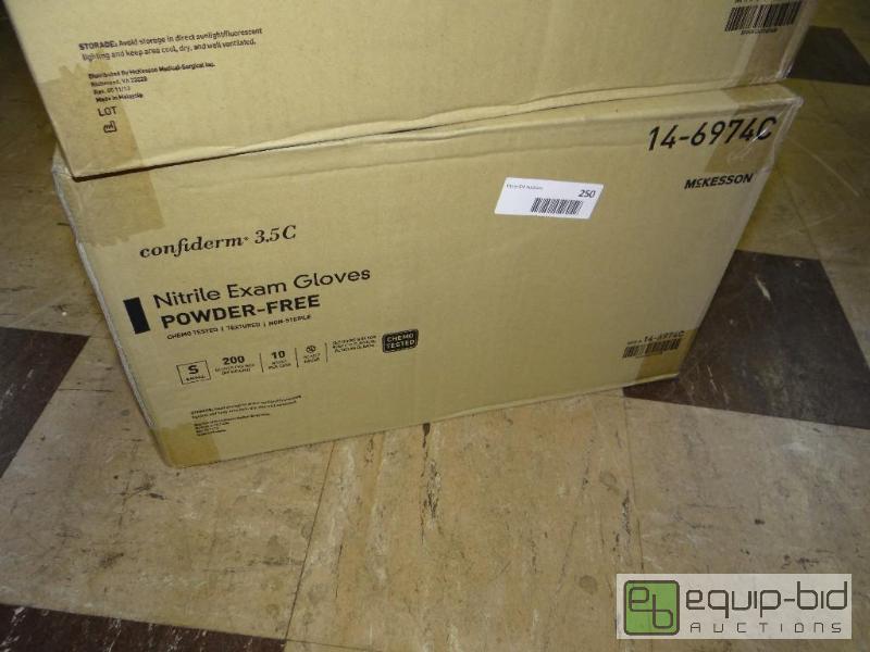 lot 250 image: Case of 10 boxes of confiderm 3.8 Nitrile exa...
