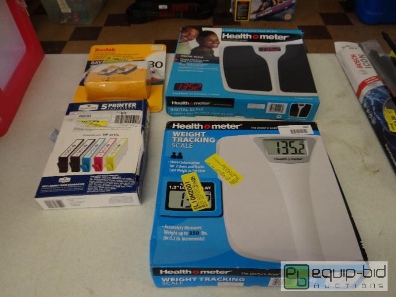 lot 447 image: 2 scales, 2 packages of ink cartridges,...