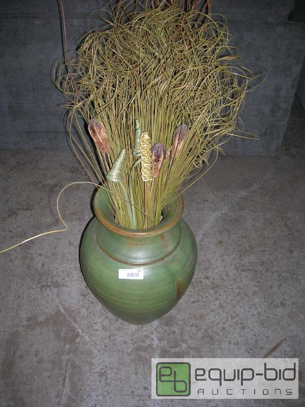 lot 625 image: Large Heavy Ceramic Floor Vase