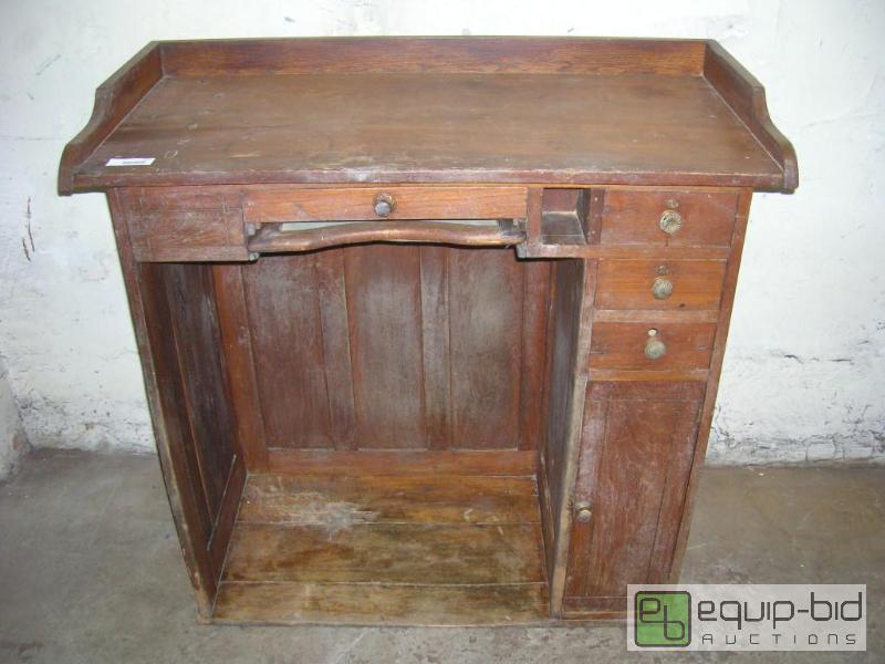 lot 637 image: Antique Solid Wood Jewelers  Diamond Sorting Desk Workbench