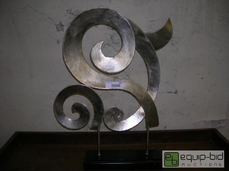 lot 638 image: Metal Table Art Decor