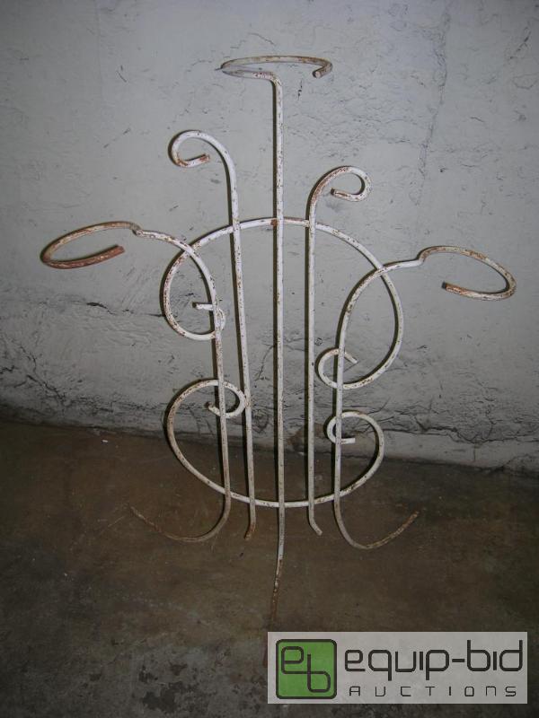 lot 646 image: Iron Art Music Stand