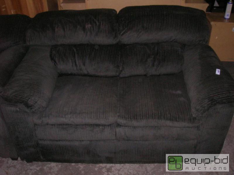lot 654 image: Overstuffed Green Couch & Loveseat