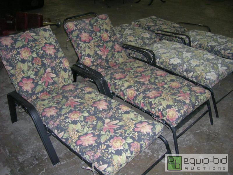 lot 665 image: Lot of 4 Patio Lawn Chairs w Cushions