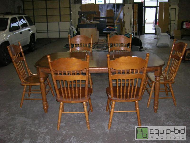 lot 667 image: Solid Oak Wood Dining Room Table w Six Chairs